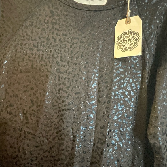 NWT Obey Propaganda brown/black cheetah print top. Size small. - Picture 4 of 4